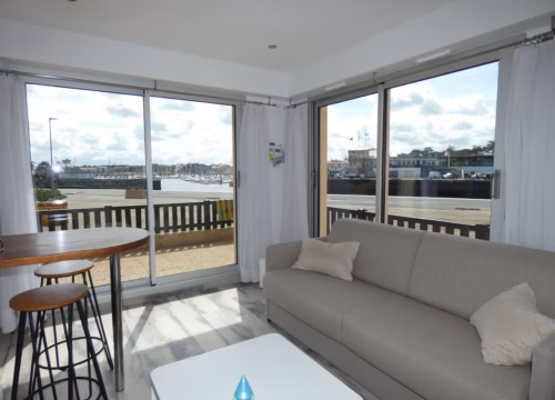 Bel appartement refait à neuf, face au Port
